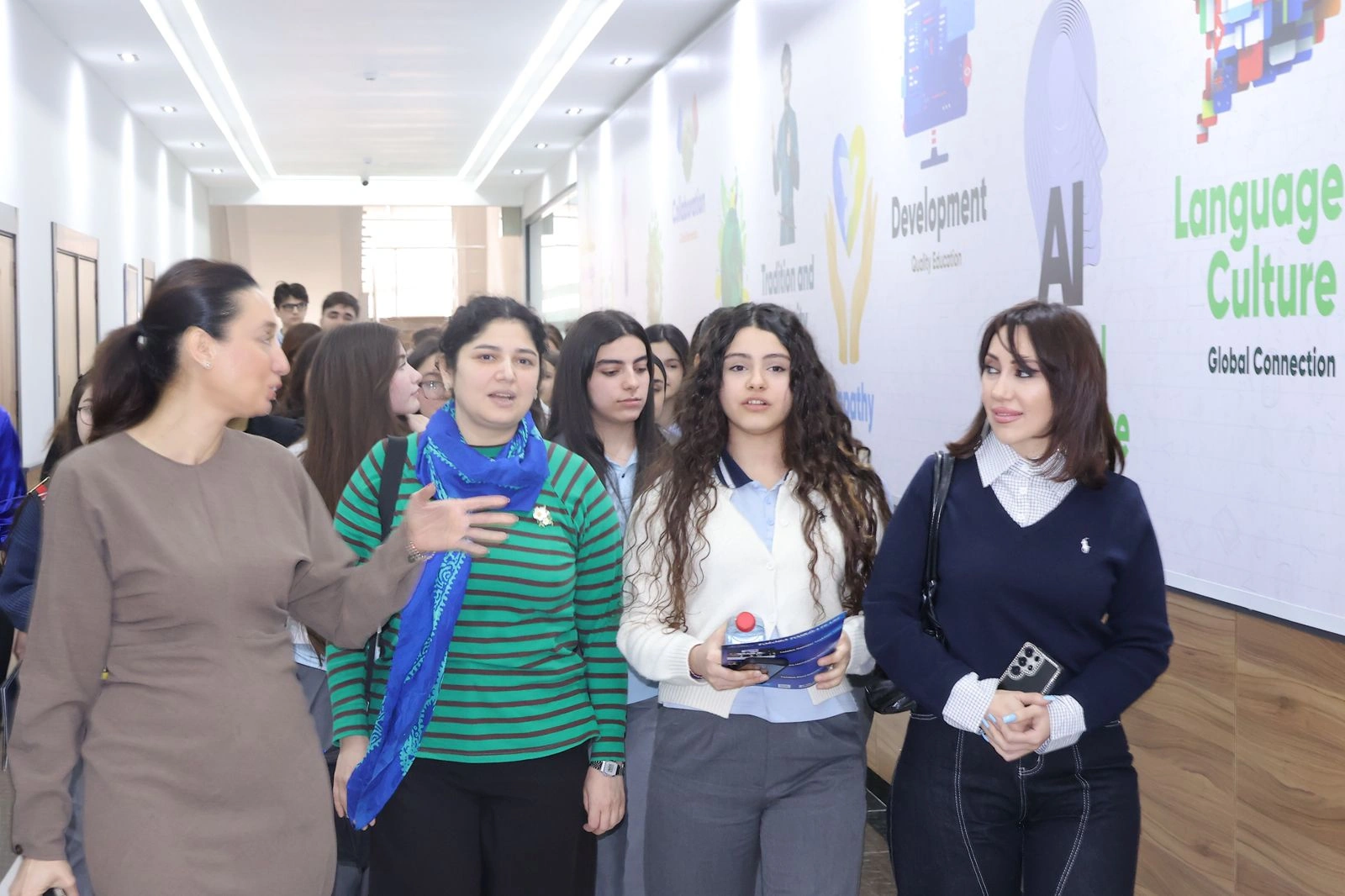 BSU-da abituriyentlər üçün fürsət: maarifləndirici infoturlar başlayıb - FOTO