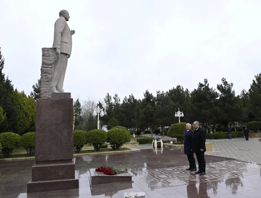 "Azərişıq" ASC-nin sədri Vüqar Əhmədov Hacıqabul və Şirvandan olan vətəndaşları qəbul edib