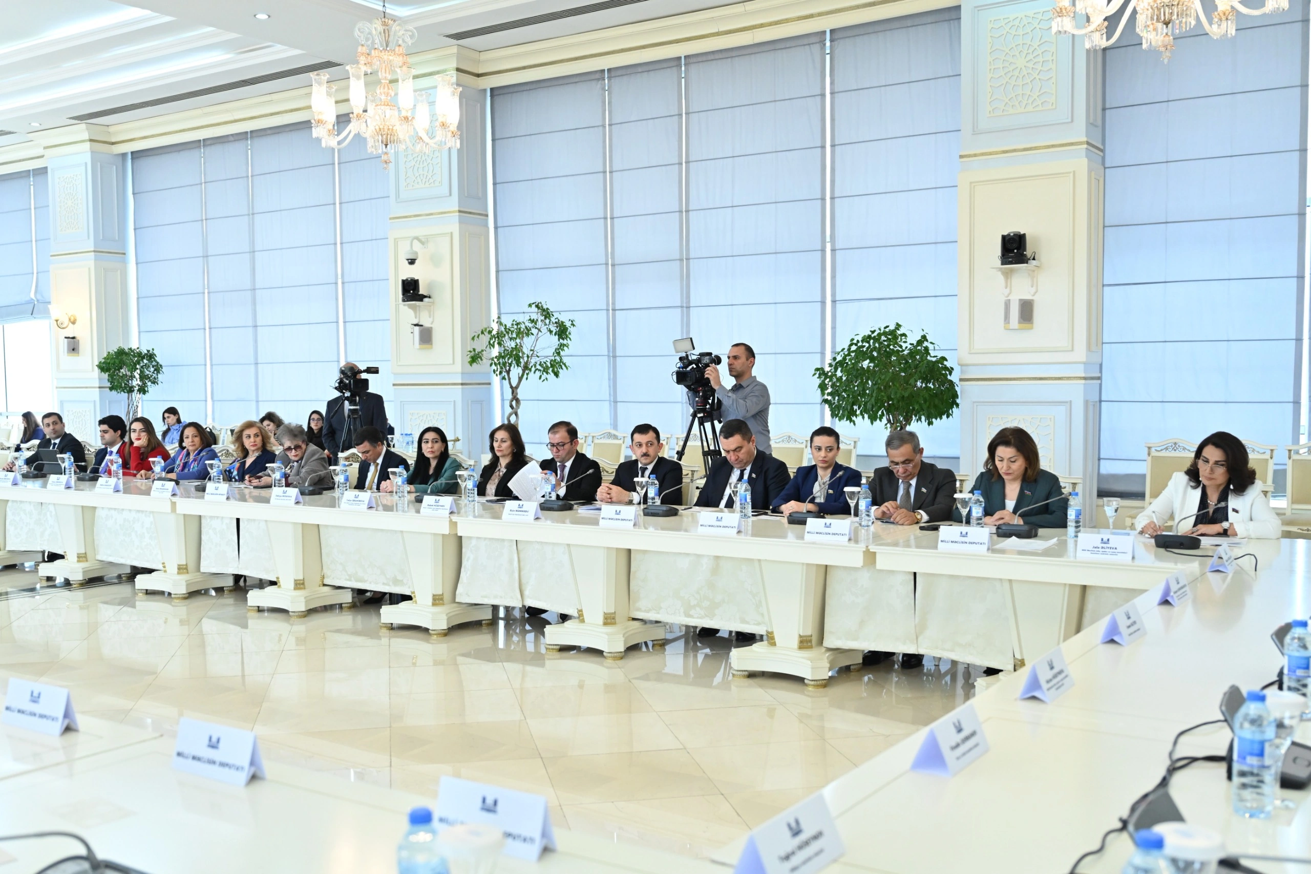 Milli Məclisdə gender bərabərliyinə həsr olunmuş ictimai dinləmə keçirilib - FOTO