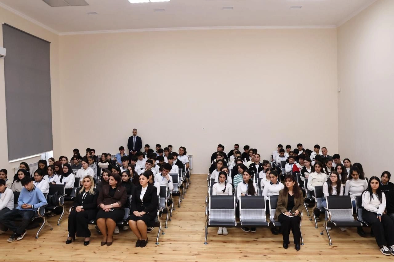 BSU-nun rektoru Astara rayonunda məktəblilərlə görüş keçirib - FOTOLAR