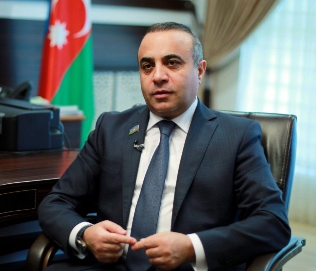 Millət vəkili Azay Quliyev: “Hamı düşünür ki, o bunu necə edəcək və ya ümumiyyətlə, edə biləcəkmi?”
