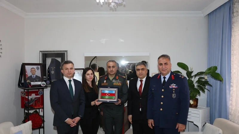Azərbaycanın hərbi attaşesi Amasiyada şəhid ailələrini ziyarət etdi - FOTO