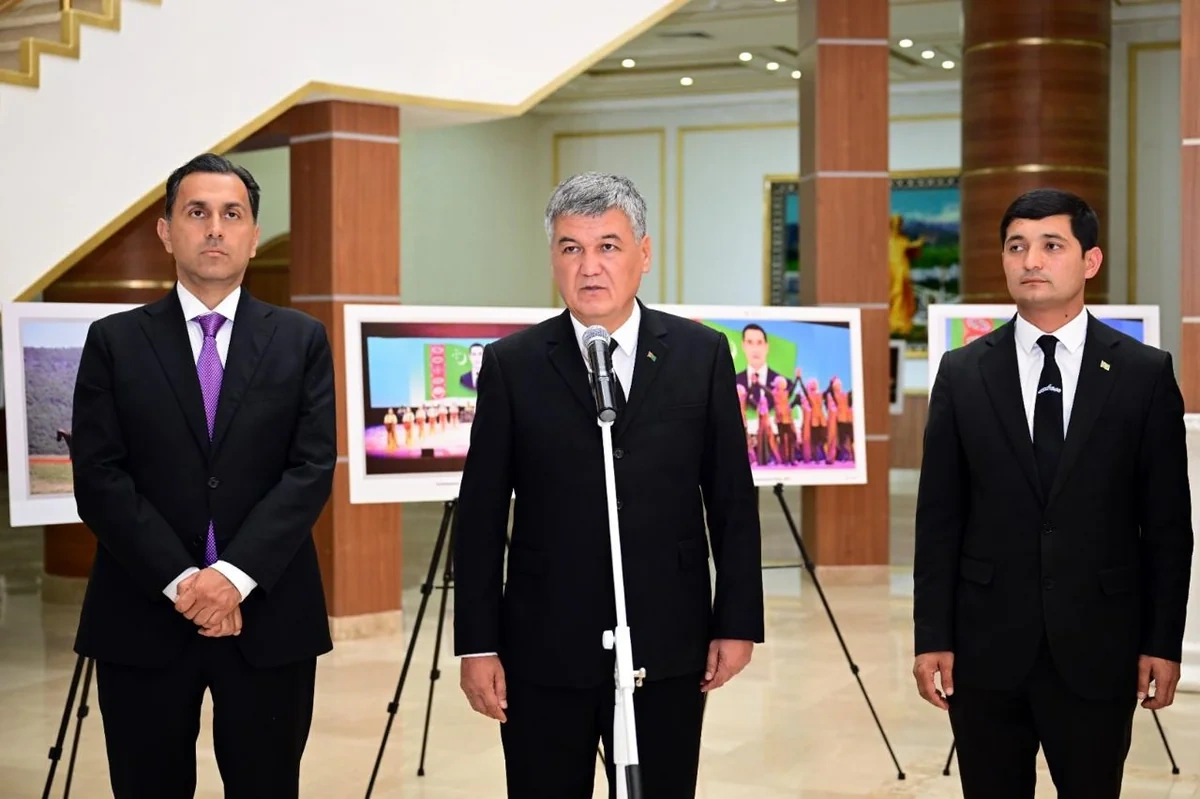 Türkmənistanda "Azərbaycan - obyektivdən tarixə" adlı sərgi təqdim olunub - FOTO