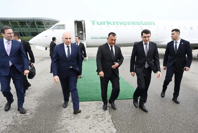 Türkmənistanın Nazirlər Kabineti sədrinin müavini Azərbaycana gəldi - FOTO