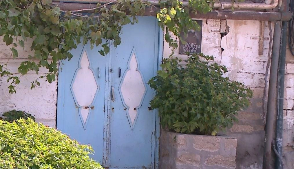 “Nəcibə xanıma görə həmin qonşu ilə əlaqəmi kəsdim” - aktrisanın yaşadığı evdən REPORTAJ