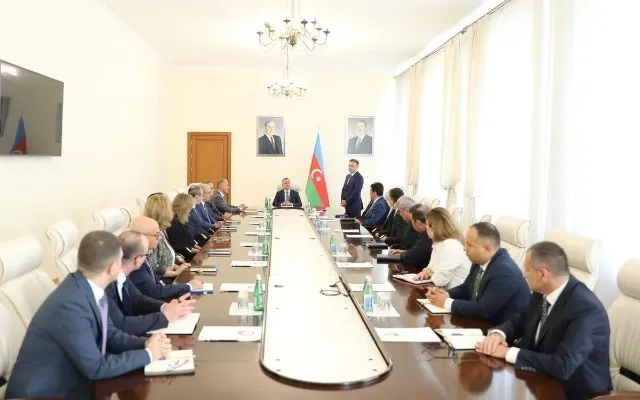 Teymur Musayev Anar Bayramovu kollektivə təqdim etdi - FOTO