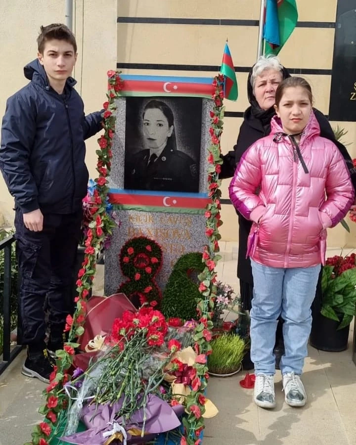 “Ömründə bir dəfə doğum gününü hospialda qeyd etdi, uşaqlarını tək böyütdü” - şəhid Arəstənin anası - FOTO+ÖZƏL