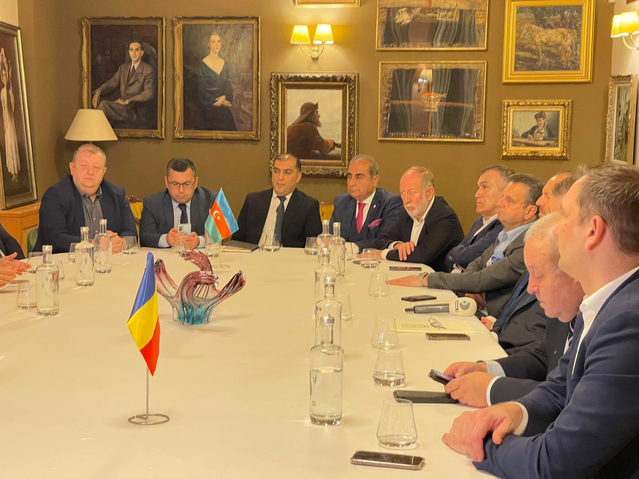 Ümummilli liderin xatirəsi Buxarestdə yad edildi - FOTOLAR