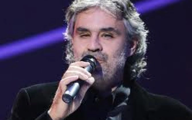 Məşhur müğənninin malikanəsi qarət edildi