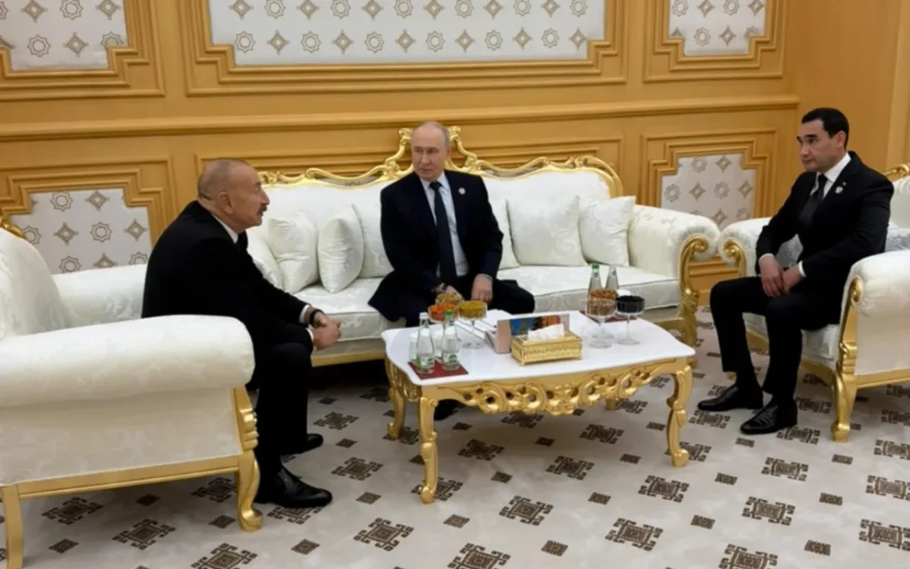 İlham Əliyev Putin və Berdiməhəmmədovla görüşdü - FOTO