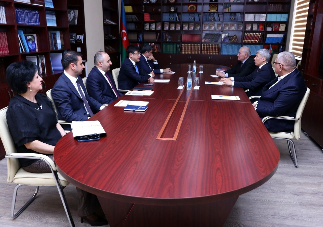 Fuad Muradov Akif Alaferdovaya medalını təqdim etdi - FOTOLAR