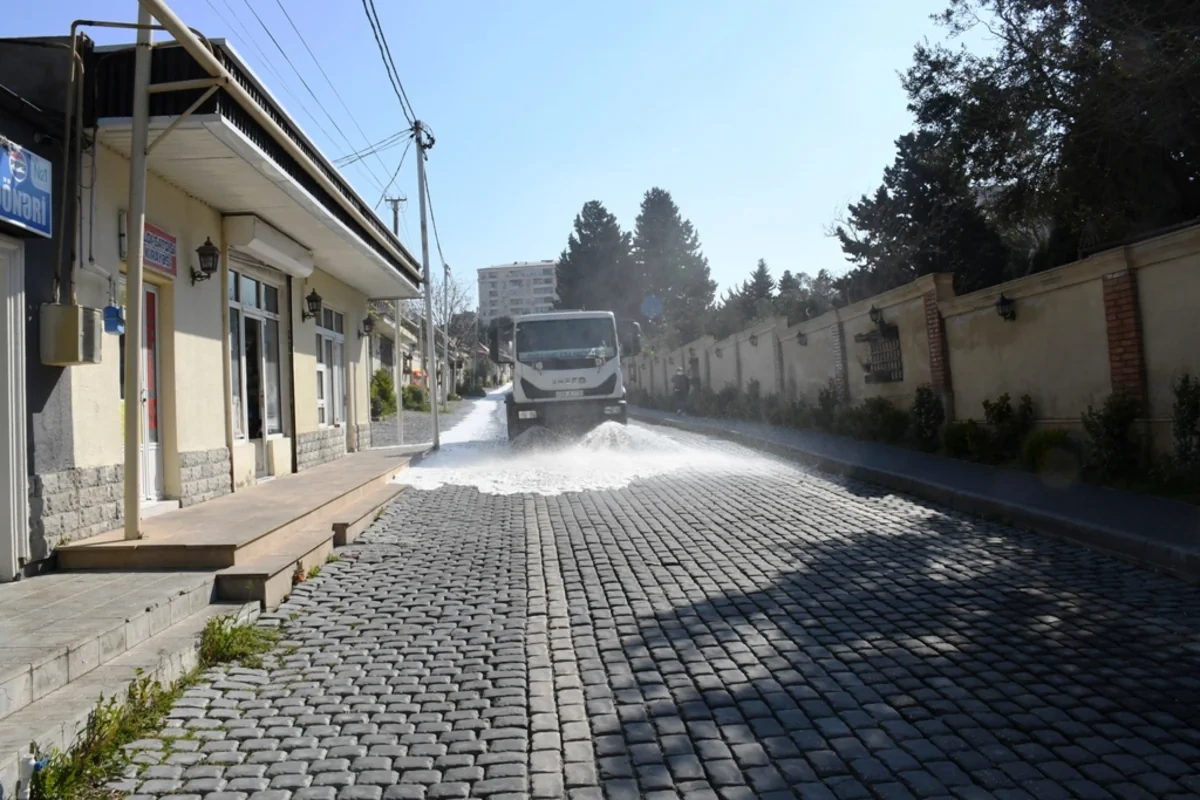 Bakıda 550 küçə yuyuldu - FOTO
