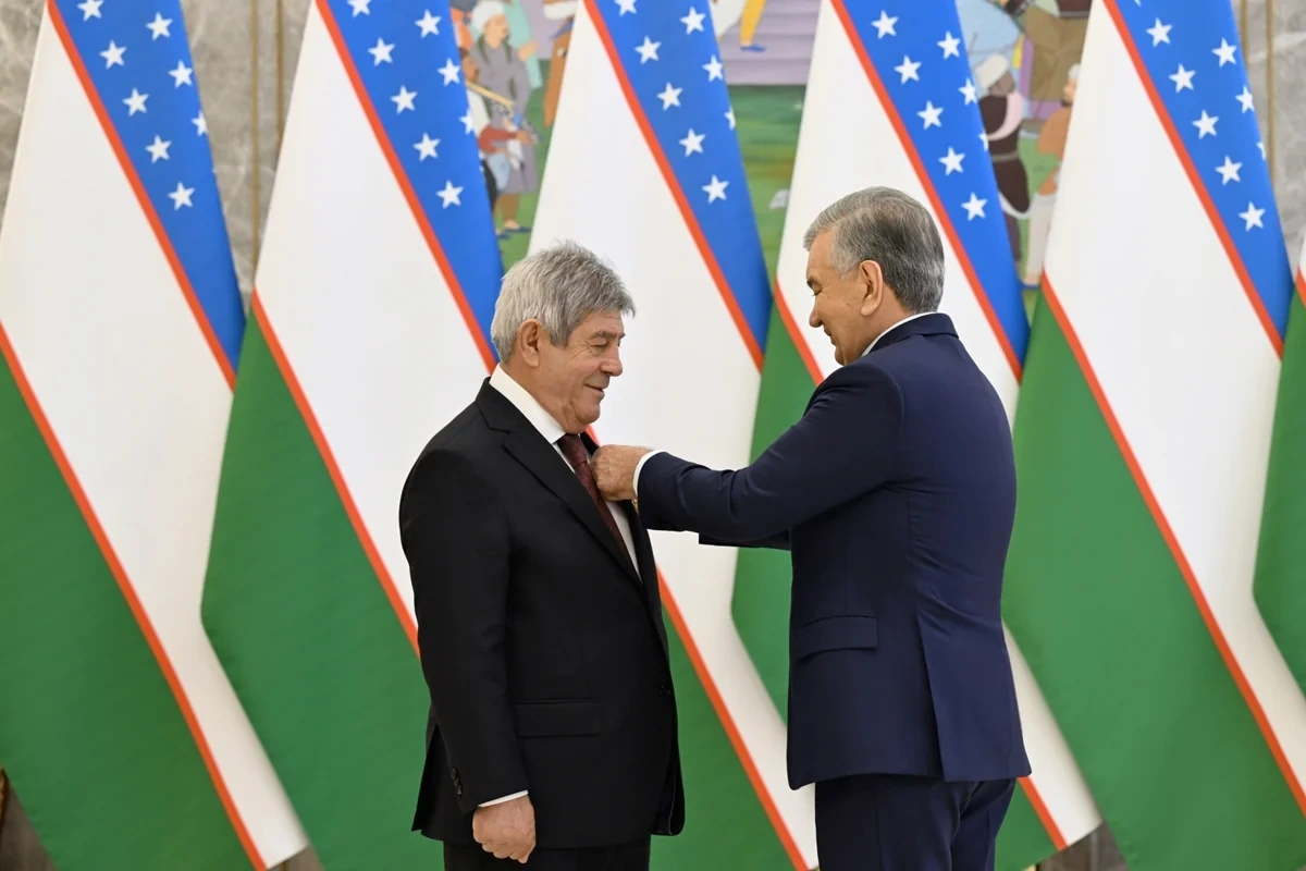 Azərbaycanlı səfir Özbəkistanda ordenlə təltif edildi - FOTO