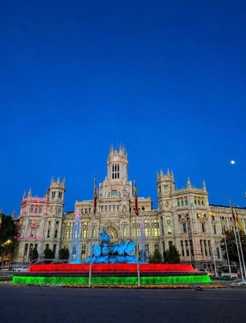 Madridin “Cibeles” fəvvarəsi bayrağımızın rənglərində işıqlandırıldı - FOTO
