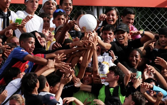 "Topdan pul qazanmağı bacarırlar": ABŞ futbolu həmişəlik dəyişdi - "Le Monde" (Fransa)