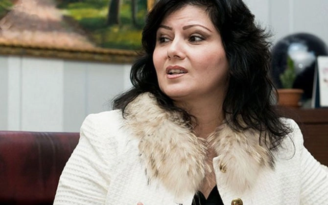 "O, məni hər zaman ərimlə görüb, boşanma barədə yazmamalı idi"