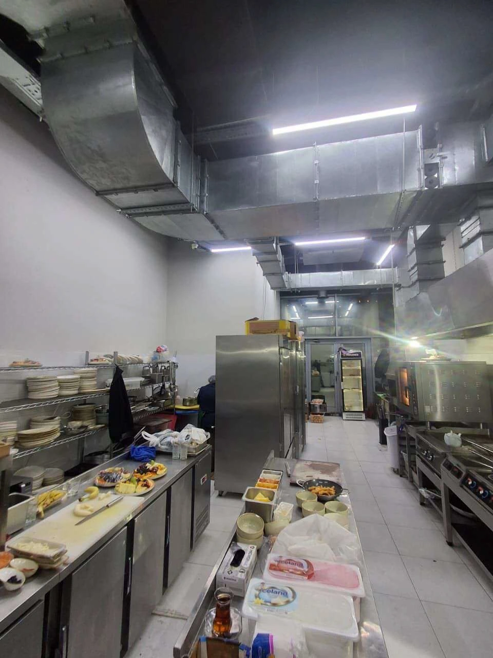 “Megastore”, “Volt” və “The Place”da istehlaka yararsız qida məhsulları aşkarlandı - FOTO