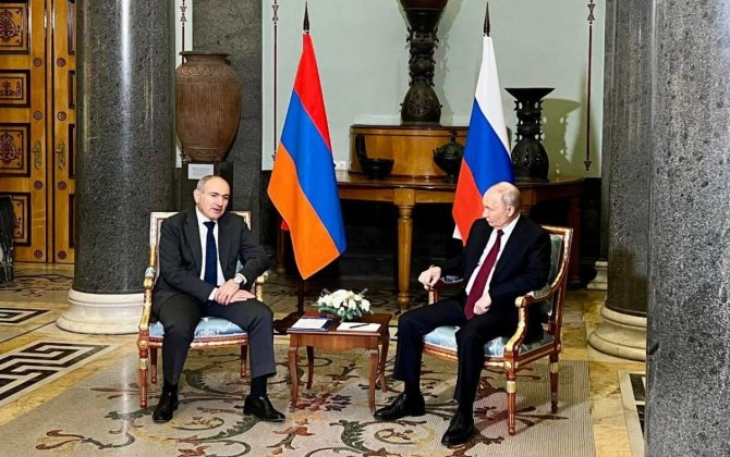 Putin Paşinyanla görüşüb