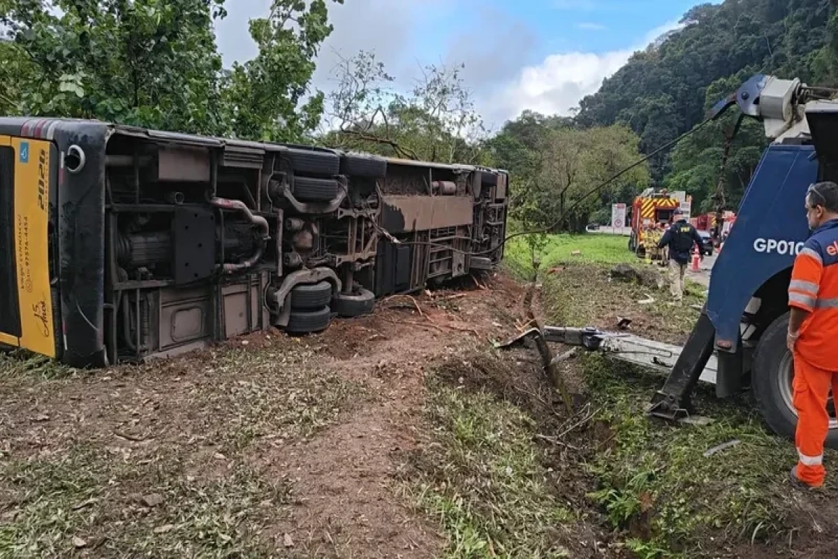 Sərnişin avtobusu ilə yük maşını toqquşub, 23 nəfər ölüb