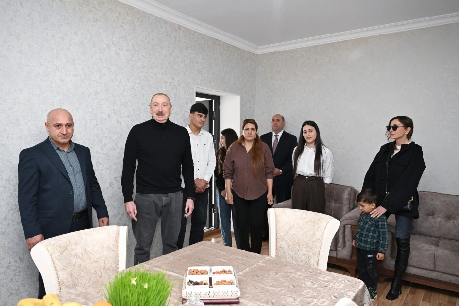 Prezident Xocavəndin Xanoba kəndində fərdi evlərin və infrastrukturun bərpa işləri ilə tanış olub - FOTO - YENİLƏNİB