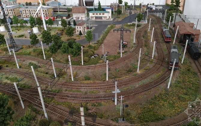 Bərdəli rəssam Qarabağın miniatür dəmir yolu maketini hazırlayır - FOTO