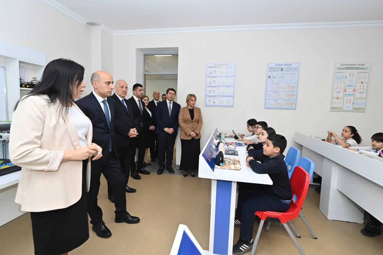 Elm və təhsil naziri Sumqayıtdakı 1 nömrəli tam orta məktəbdə - FOTOLAR