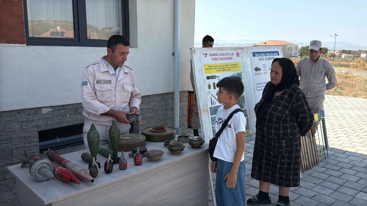 Növbəti köç Şükürbəyli kəndinə çatdı: Ailələrə evlərin açarları təqdim edildi - FOTO
