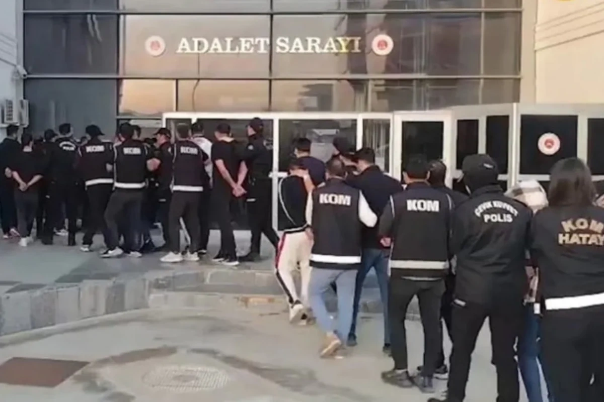 Sahibkarlardan "xərac" yığan, qadınları fahişəliyə cəlb edən şəbəkə ələ keçdi