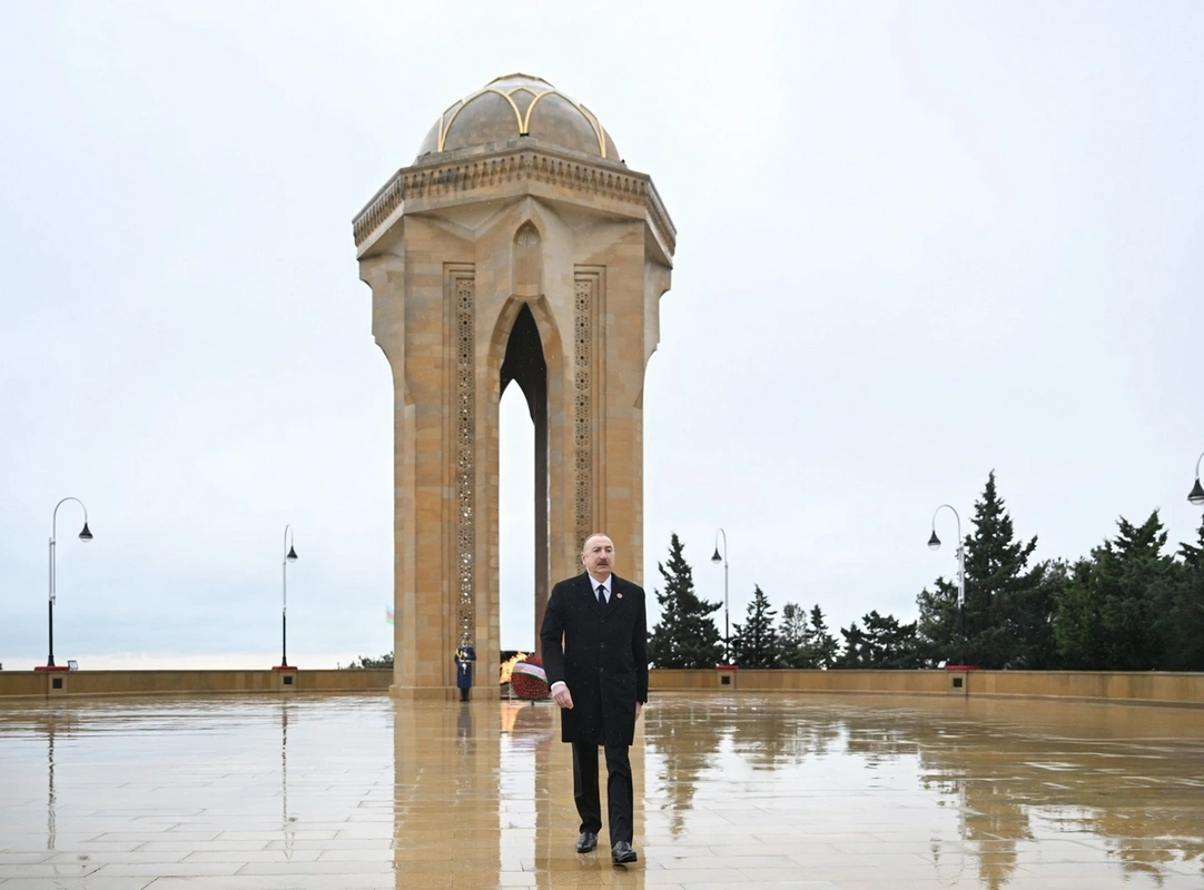 İlham Əliyev 20 Yanvar şəhidlərinin xatirəsini yad etdi - FOTOLAR