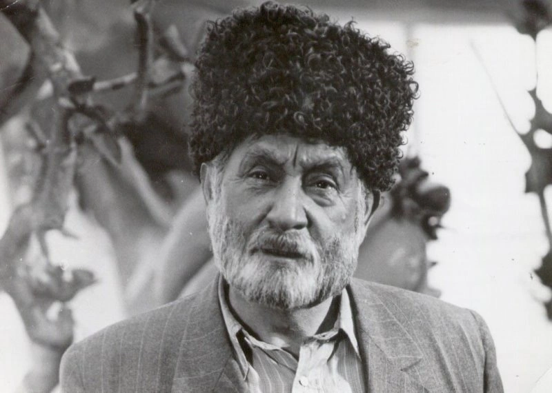 “Atam o hadisədən sonra həm valideynlərindən, həm də bacı və qardaşlarından uzaq düşür”