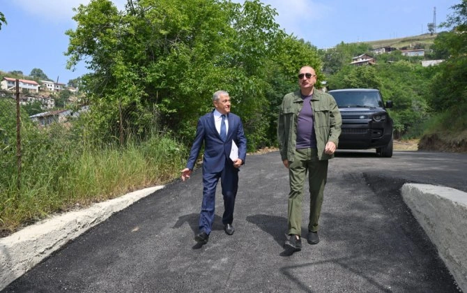 Prezident İlham Əliyev Şuşanın Kiçik Qaladərəsi kəndində görülən işlərlə tanış olub və kəndə qayıdan sakinlərlə görüşüb