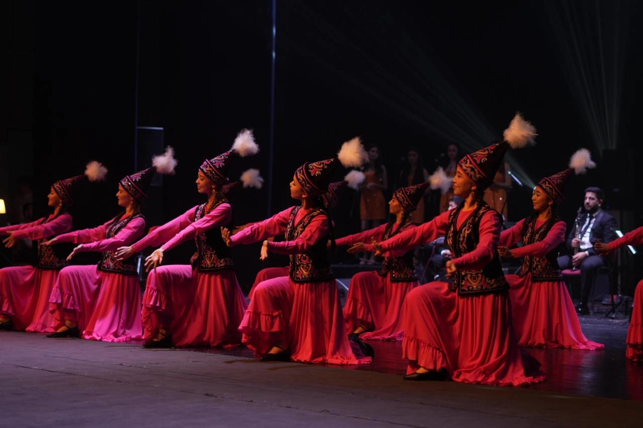 XV Beynəlxalq İpək Yolu Musiqi Festivalı təntənəli bağlanış konserti ilə yekunlaşıb - FOTO