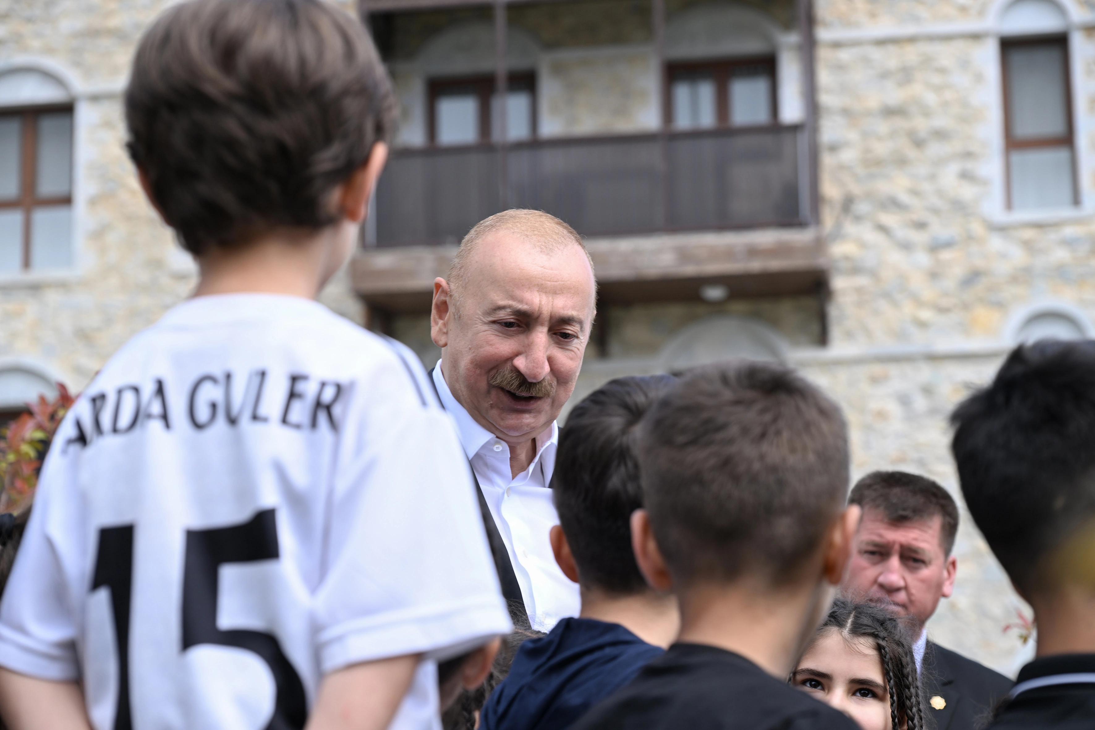 Prezidentlər Şuşa şəhərində inşa edilmiş birinci yaşayış kompleksində olublar - FOTO