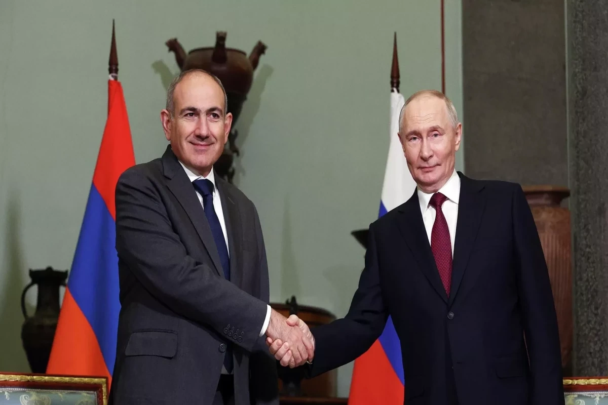 Paşinyan Putinə zəng edib