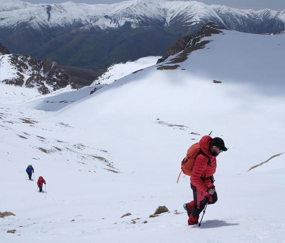 “Dolu fırtınası oldu, duman gəldi, insan özünü buz çatlarının üzərində tapa bilərdi” - alpinist qarşılaşdığı təhlükədən danışdı-FOTO+ÖZƏL