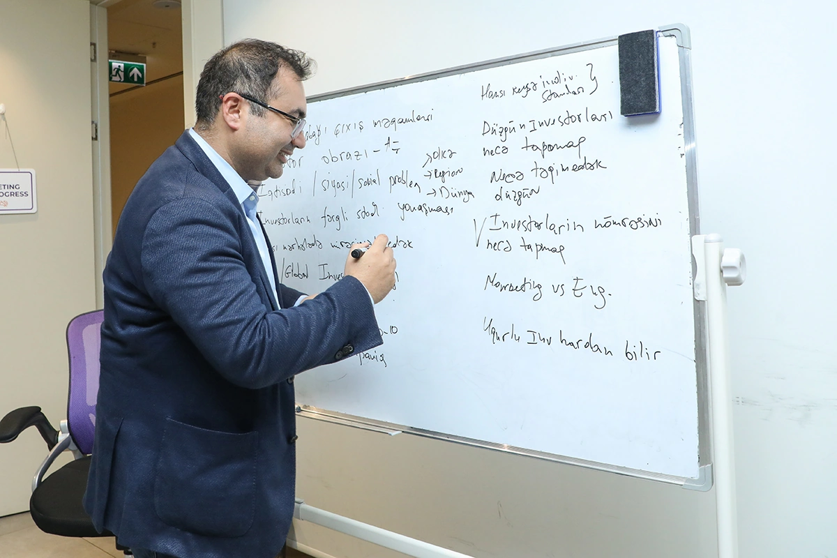 Silikon Vadisinin azərbaycanlı investoru Bakıda startaplara seminar keçdi - FOTO
