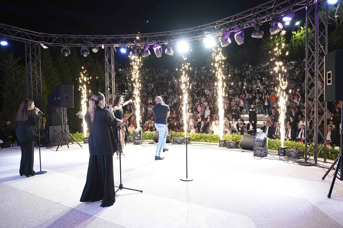 Xətaidə yüksək bal toplamış məzunlarla görüş və konsert proqramı təşkil olundu - FOTO/VİDEO