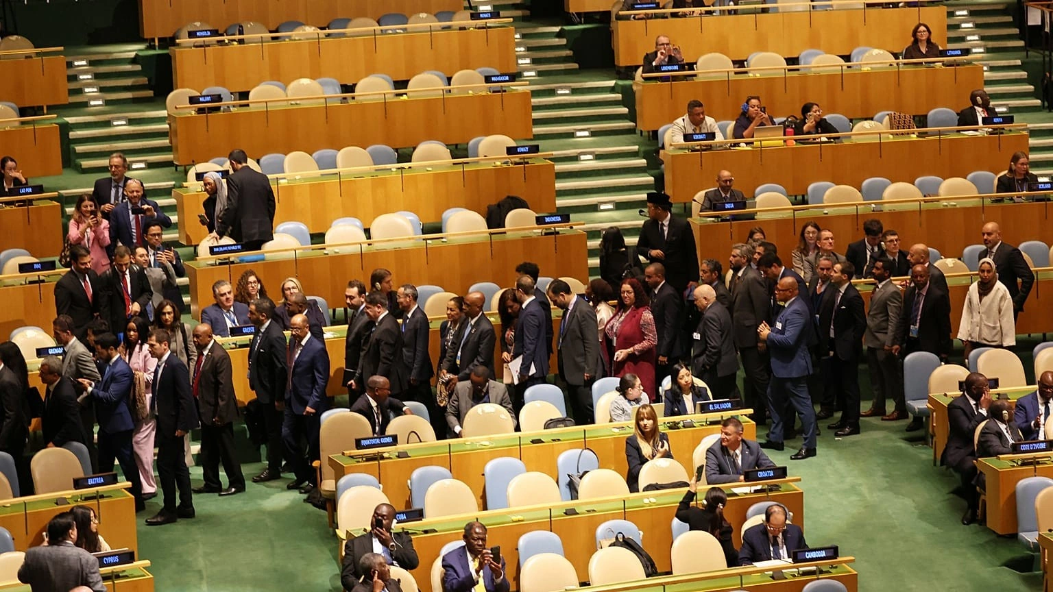 Netanyahunun BMT-dəki çıxışından sonra İsrailli rəsmi zaldan çıxan 70-ə yaxın ölkə nümayəndəsinin qeydini apardı?..+VİDEO