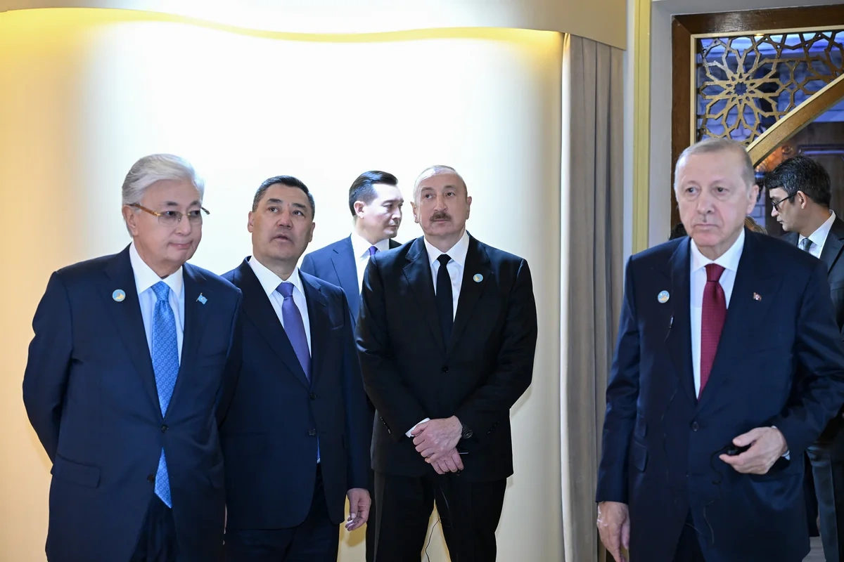 İlham Əliyev və TDT-nin qeyri-rəsmi Zirvə görüşünün digər iştirakçıları Türküstanda bir sıra mədəni məkanlarla tanış olublar - FOTO