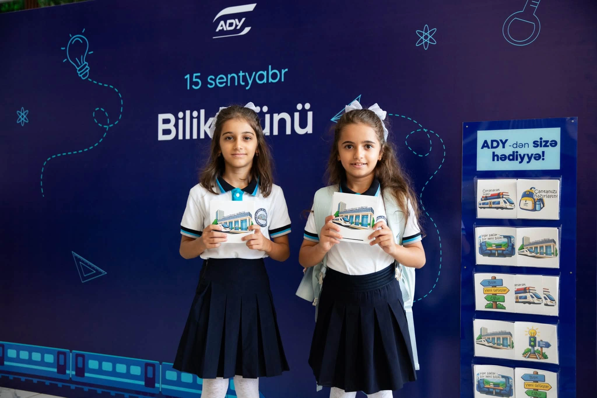 ADY Bilik Günündə sərnişinləri xüsusi hədiyyələrlə qarşılayıb - FOTO