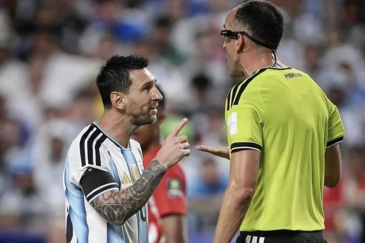Lionel Messi hakimə etiraz etdi: "Mənimlə hörmətlə danış" - VİDEO