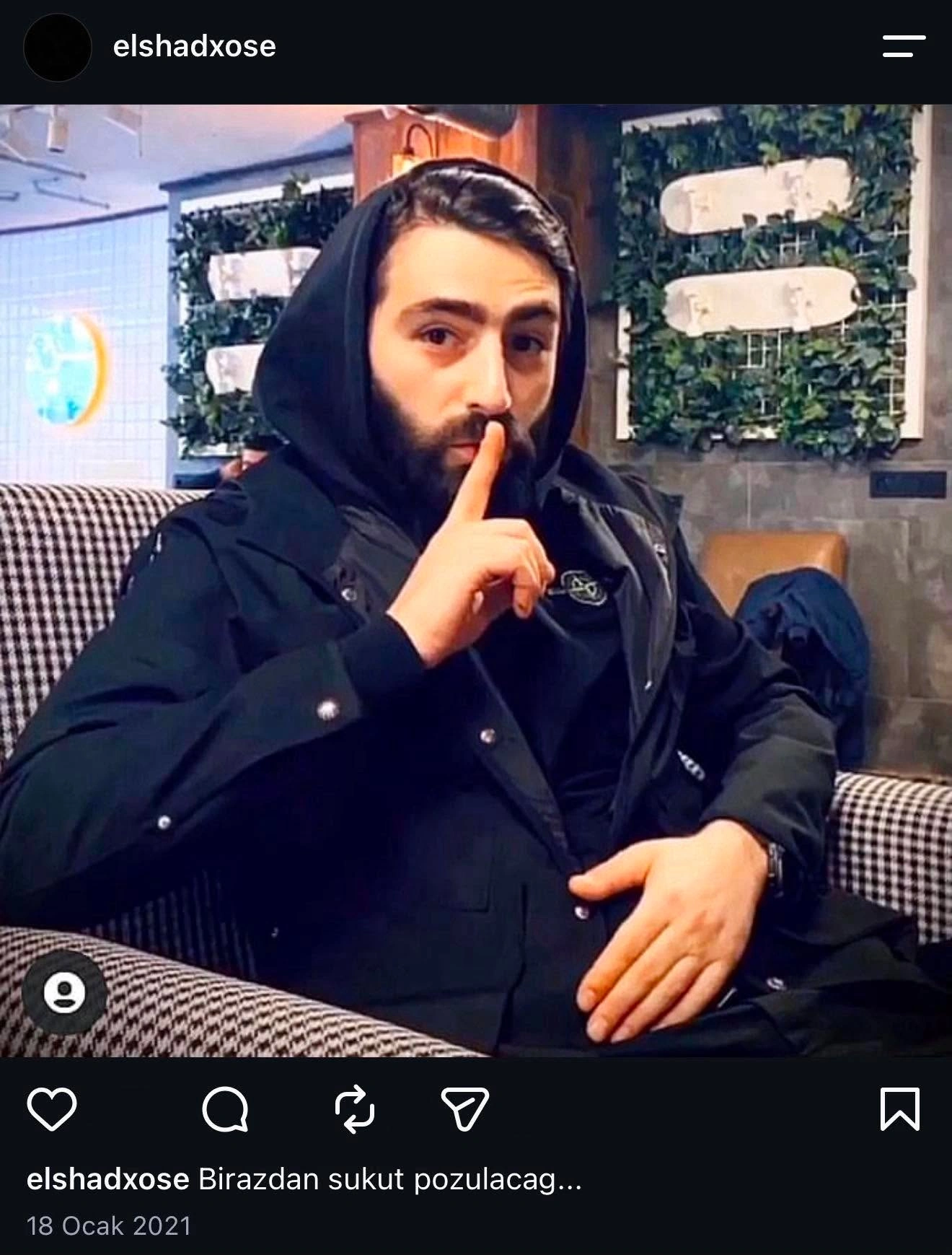 Bütün paylaşımlarını silib 5 il öncəki bu fotosunu saxladı