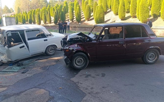 Tovuzda iki VAZ-2107 toqquşub, sürücü xəsarət alıb - FOTO/VİDEO