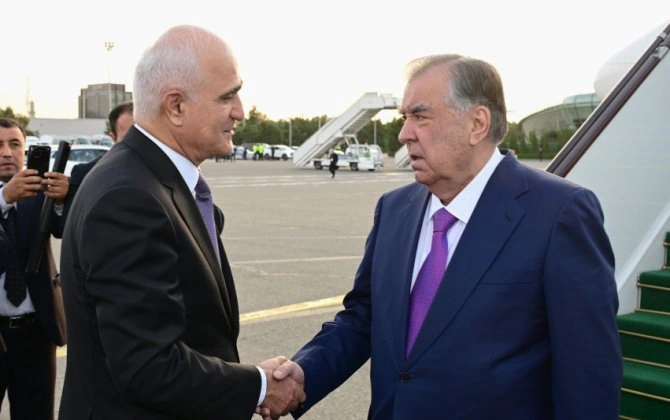 Tacikistan Prezidenti Azərbaycana səfərə gəlib - FOTO