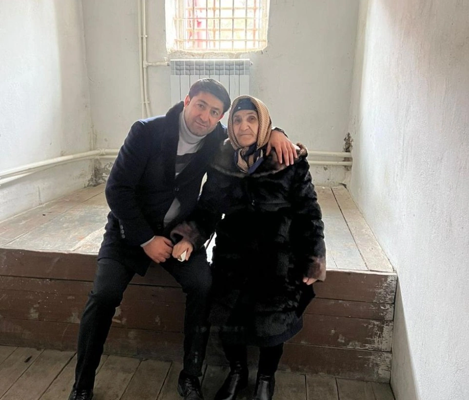 “Atamla qardaşlarımın başını kəsdilər, bizi diri-diri yandırmaq istəyirdilər, amma...” - FOTOLAR