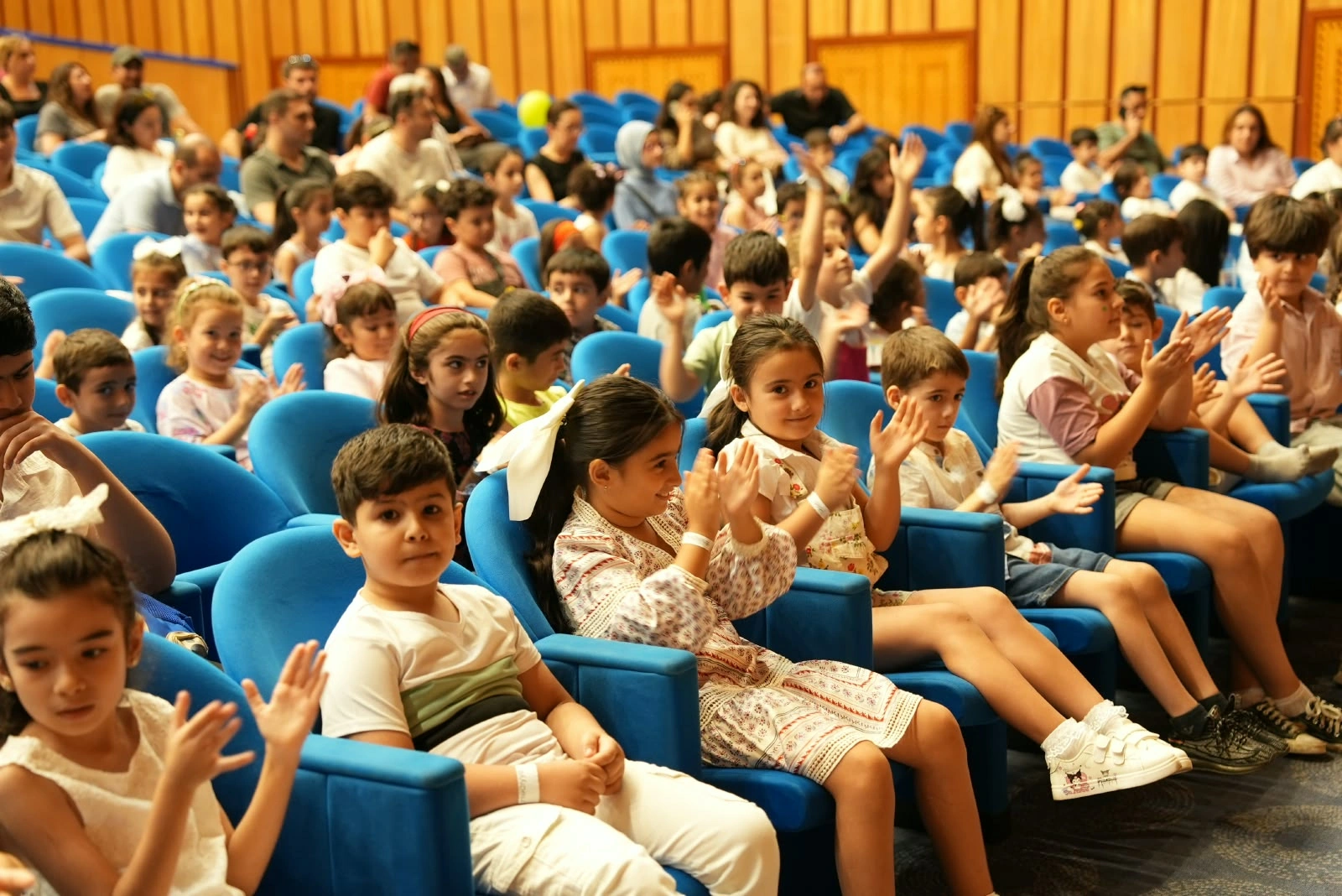 Bakı Uşaq və Gənclər Teatrında mövsümün açılışı olub - Xankəndində də tamaşa göstəriləcək - ÖZƏL+FOTO
