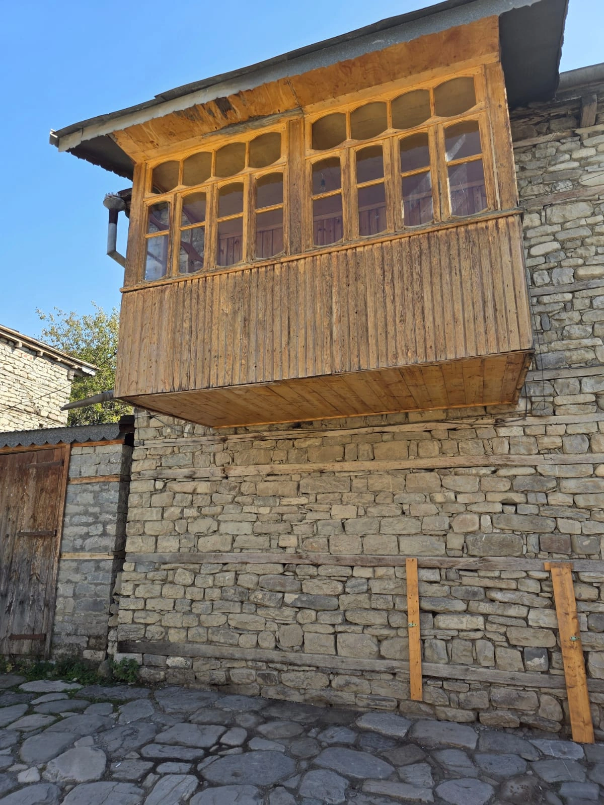 Lahıcın küçələrində addımladıqca...