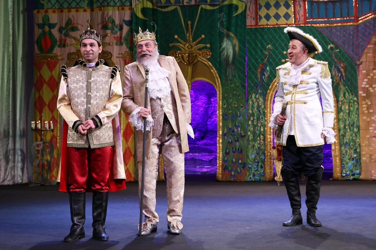 Gənc Tamaşaçılar Teatrında “Büllur başmaq” tamaşasının premyerası baş tutub - FOTO