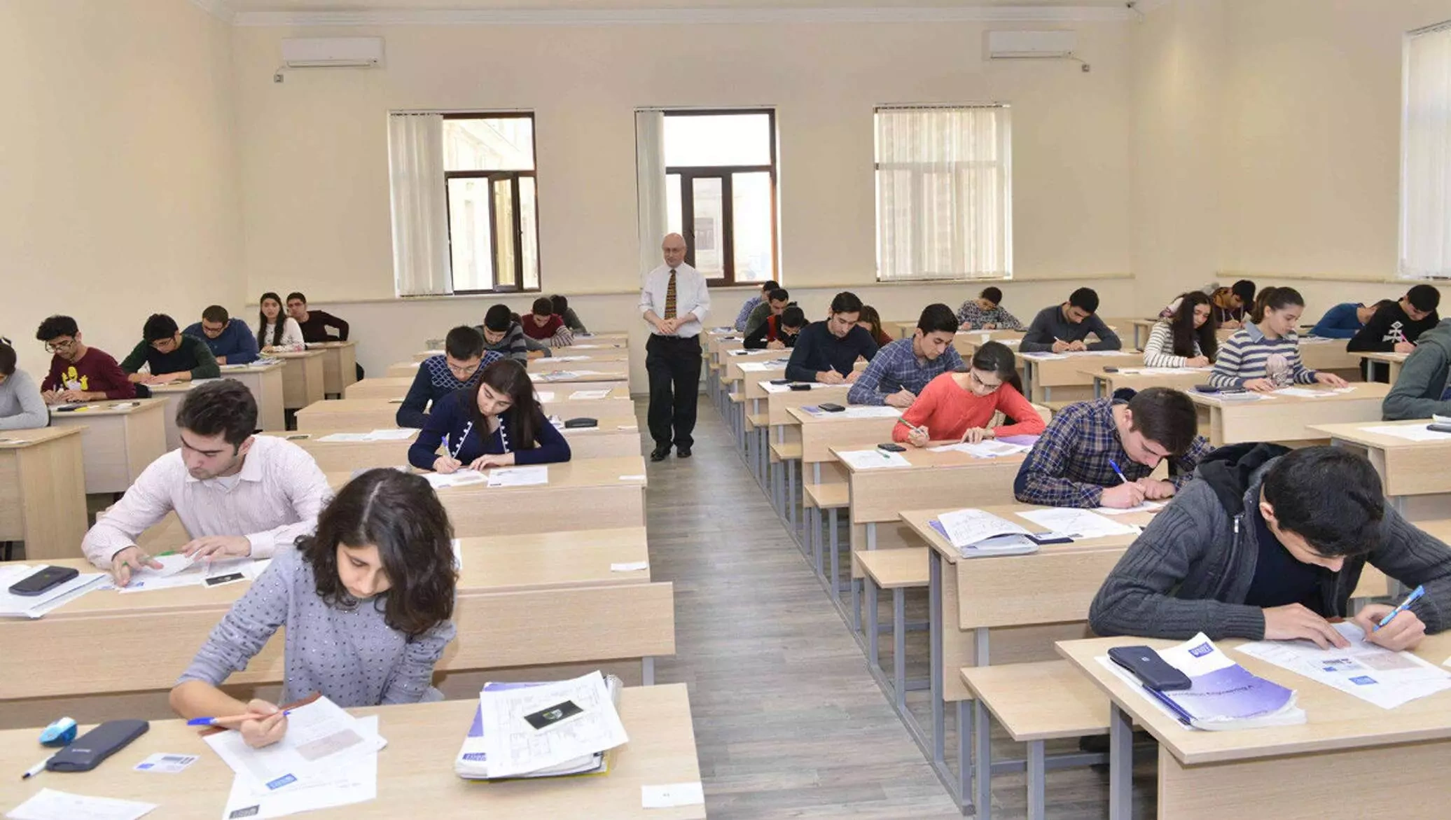 Ötən ay 200 mindən çox şəxs müxtəlif imtahanlarda iştirak edib - FOTO