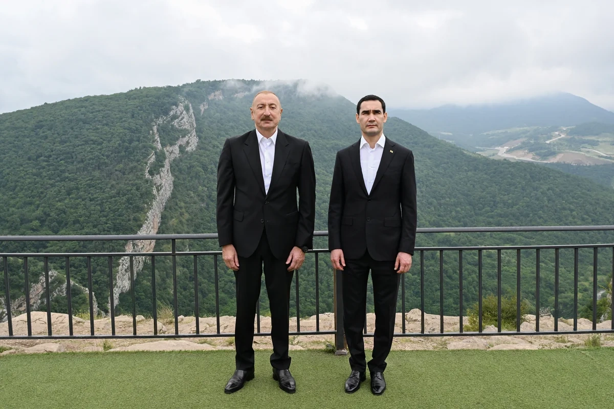 Türkmənistan prezidentinə Qarabağ atı hədiyyə edildi - FOTO